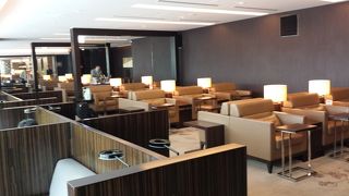 8月まで改装中。さくらラウンジで代用