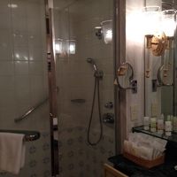 シャワールームと充実のアメニティ♪