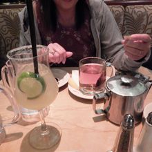 マルガリータカクテルとハーブレモンティをオーダーした。