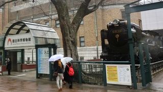 科学博物館の入り口にある