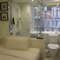 トイレと、シャワー。そして、外。