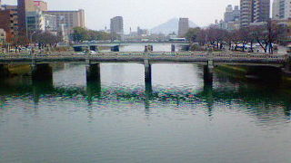 広島駅近くの昔ながらのたたずまいを残す橋