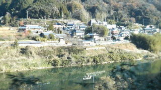 関西本線に沿って様々な姿を見せてくれる川