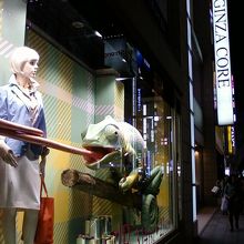 お店のウィンドウです。