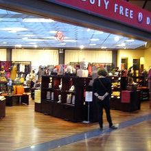 お土産品は胡椒や民芸品が中心