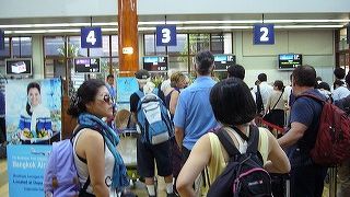 小さな地方空港ですが、土産屋はまずまず