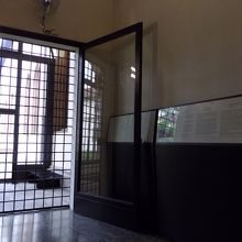 ここで見学時間まで待ちます。