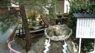 不思議な伝説のある奇石