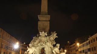 夜景と周辺に雑貨ショップ等が多数ある