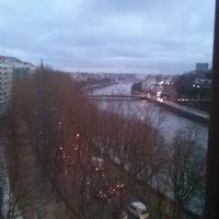 バスターミナル側客室からウルメア川下流を望む