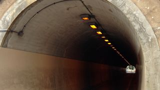 鶴形山を通りぬけるトンネル!!