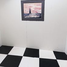 大人と子供の大きさが逆転して見えるらしいです。