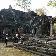 入り口。内部は迷路のよう