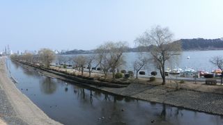 黄門様が市民を見守っている