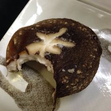 焼きしいたけ。一口かじってもまだこんなに残ってる。