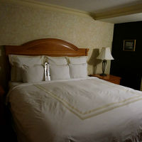 ベッドはクイーンベッド１つ