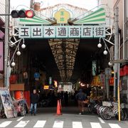 大阪でも指折りレトロな商店街が連続します