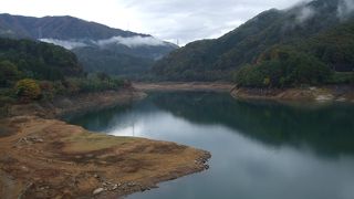 橋の上から見渡せます