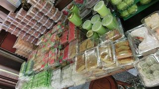 お土産屋さんは2階ではなく隣り？