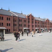 とても大きな２号館…屋根の避雷針もお洒落です