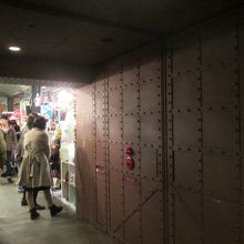 …当然ながら、倉庫の名残も所々にありました