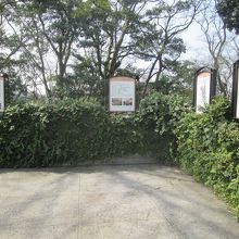 「フランス山」の紹介プレートが並んでいました