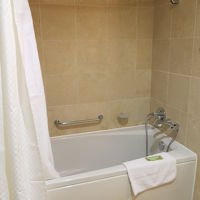 日本のビジネスホテルより余裕がある風呂