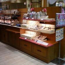 買い求めやすい空間です。