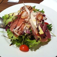 生ハムとルッコラのサラダ