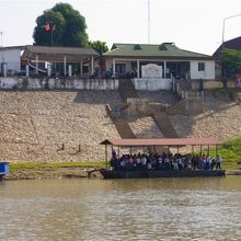 ナコーンパノム船乗り場と税関建物