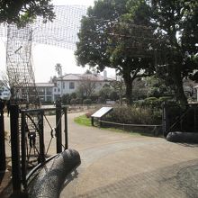 「港の見える丘 ローズガーデン」…奥に見えるの「イギリス館」