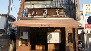 若宮大通りに面した鎌倉彫の老舗