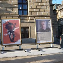 右側のポスター、オスモ・ヴァンスカ指揮、チェコフィル