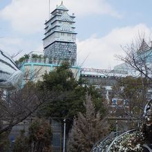 愛嬌のあるシマウマとお城。お城が何なのかは調べていません。