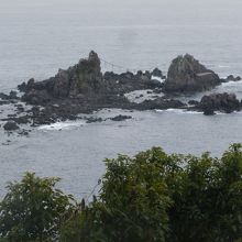 名勝三ツ石が見えます