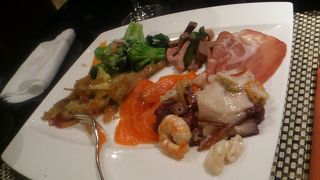 溜池山王でビュッフェディナー