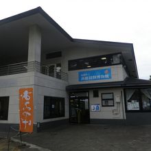 海岸側から見る建物