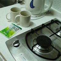 コンロもあるし、電器湯沸かしポットもあります