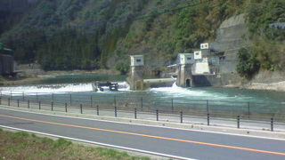 伯備線に沿って流れる急流