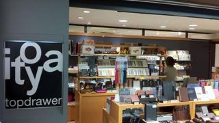 アパレル、雑貨などのお店が集まっています