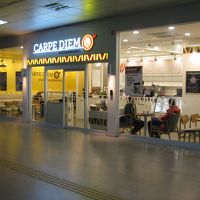 最寄り回基駅構内のＣａｆｅ。