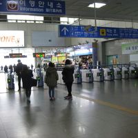 最寄り回基駅の改札口。