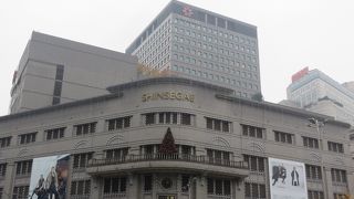 明洞からのアクセスも便利。旧三越デパートです。