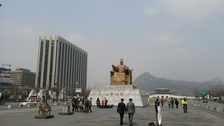 ソウルを代表する広場の一つです。