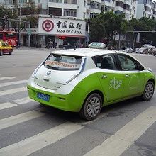 日産工場がある花都には、電気自動車「LEAF」のタクシーも。