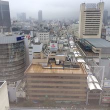 長い屋根がセンター街よ。