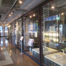 資料室内に入りました…展示品は多そうです