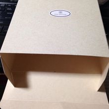 ホールのアップルパイは箱に入れてくれます