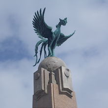 上部をクローズアップすると・・・