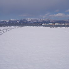 冬季はこういう場所を延々と歩くことになります